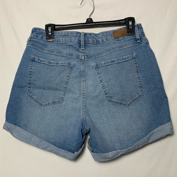 Bootlegger | Ultra High Rise Mom Shorts - 30W/4.5L - Picture 2 of 4